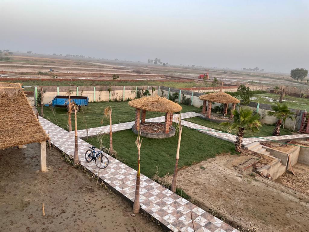 Plots & Farm Houses
