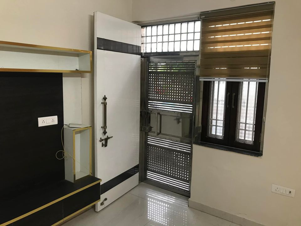 GROUND FLOOR FOR SALE IN ROHINI SECTOR 8