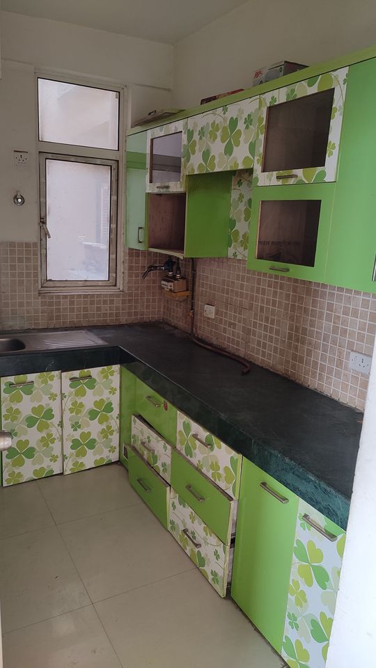 1BHK SEMI FURNISHED FLAT IN NOIDA