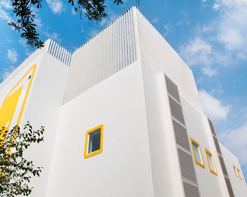 READY TO MOVE IN FLAT IN THE HEART OF SOUTH DELHI