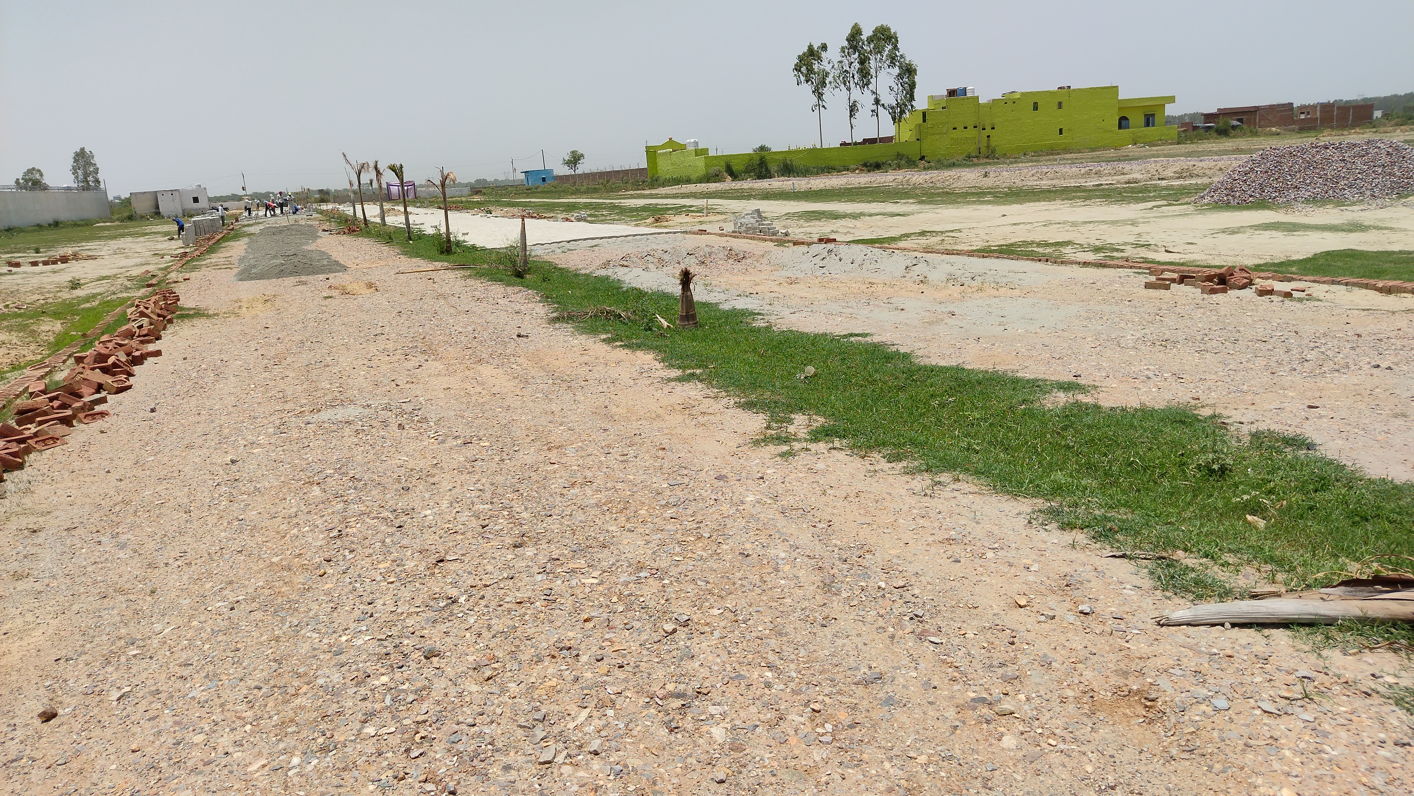 Plot available near Jewar international Airport