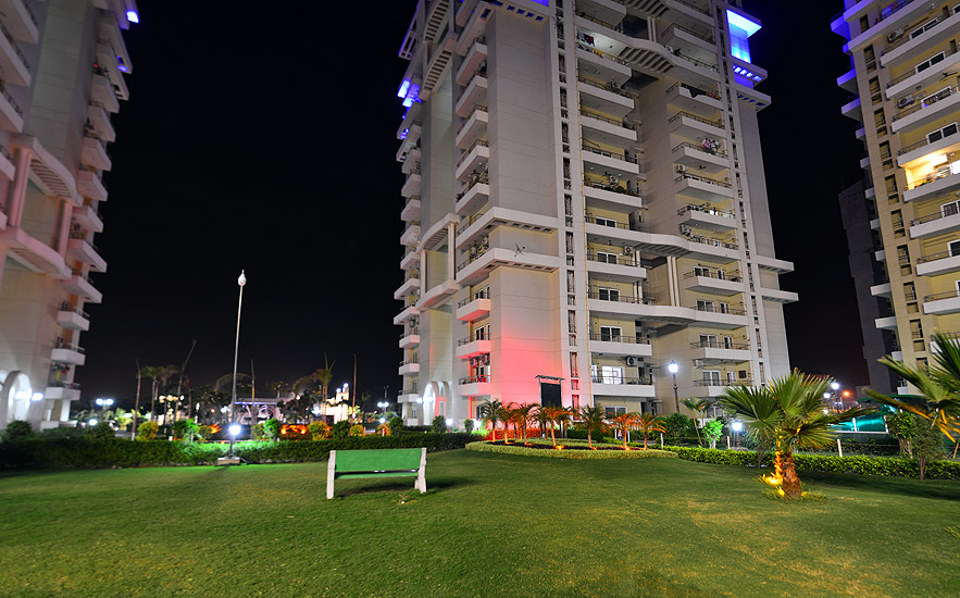 3BHK SERVANT READY TO MOVE IN FLAT AVAILABLE FOR SALE SECTOR 137