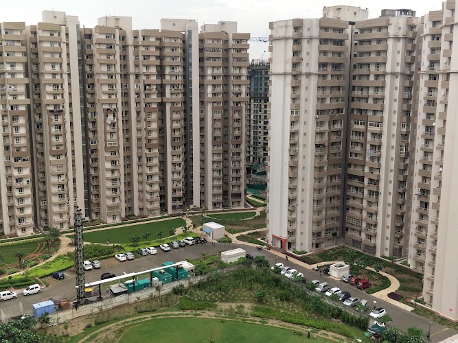 3BHK READY TO MOVE IN FLAT IN SECTOR 74 NOIDA