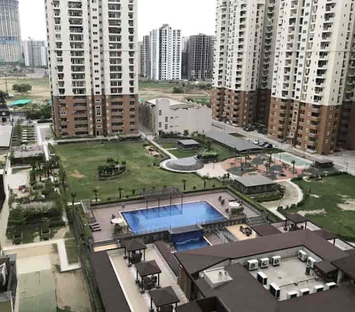 2BHK READY TO MOVE IN SECTOR 78 NOIDA