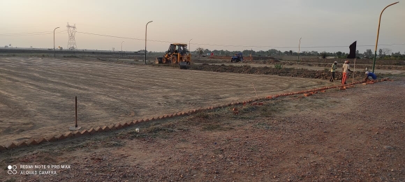 Plots on Yamuna expressway 