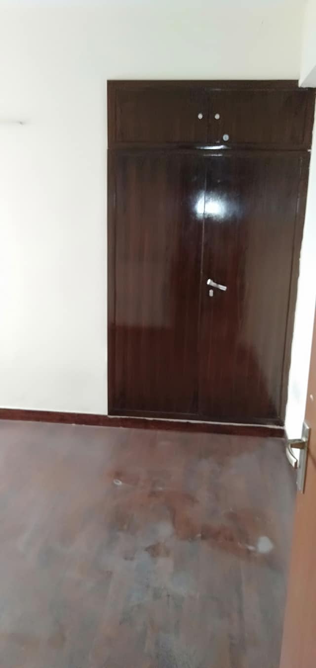 2bhk with servant Flat In Noida Expressway