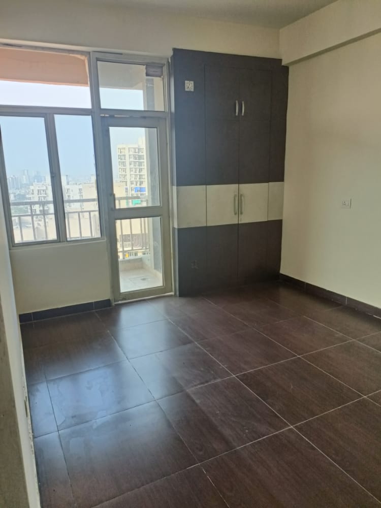 2 BHK Residential Flat For Sale in Gaur city , Noida