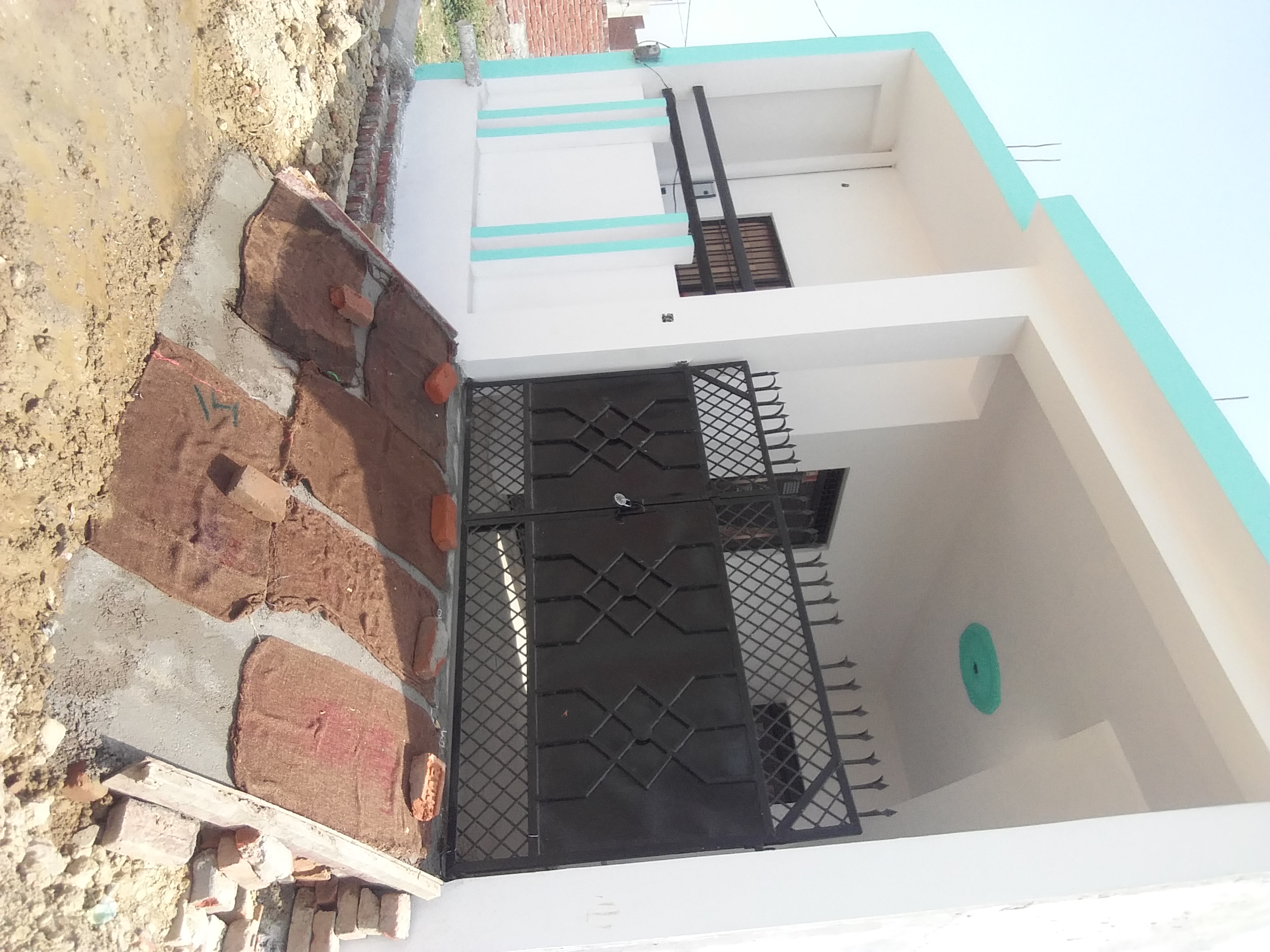 Urgent Sell 1000sqft Ready To Move House