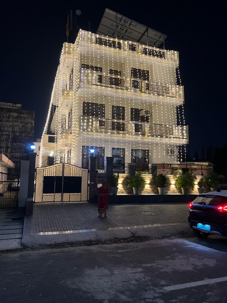 Industrial building available For rent in Hosiery complex , Noida phase 2