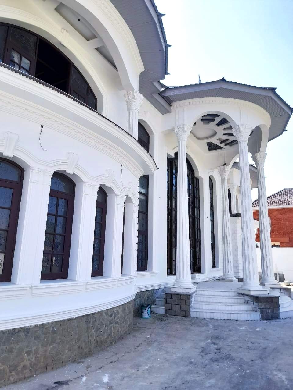 7 Bedroom Luxurious bungalow For Sale in Nigeen , Srinagar