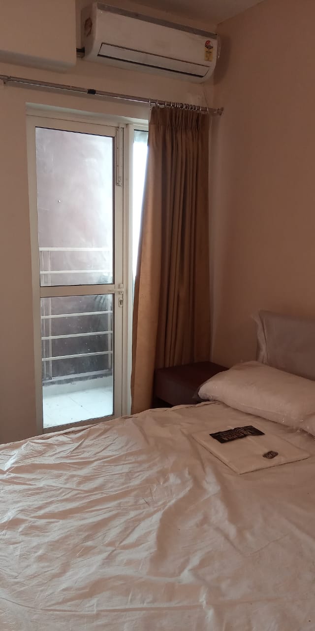 1 BHK Ready to move fully furnished Flat for rent in Paras Tierea, sector 137, Noida