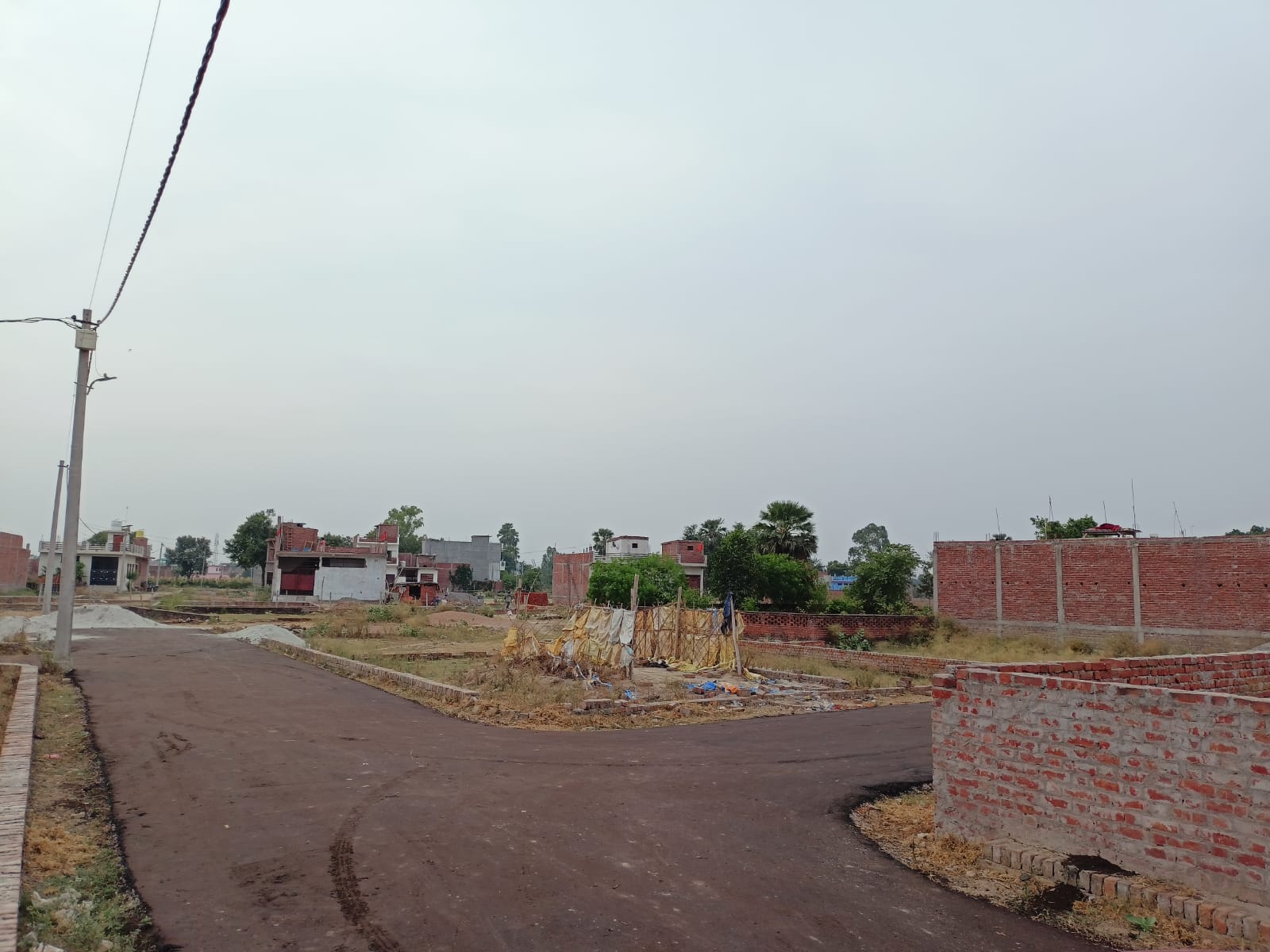 1000 sqft residential plot bijnor Lucknow road near crpf camp price 999 sqft