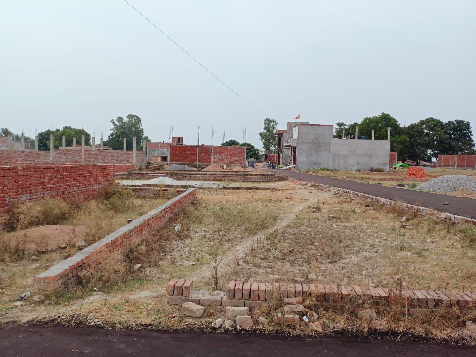 1000 sqft residential plot bijnor Lucknow road near crpf camp price 999 sqft 