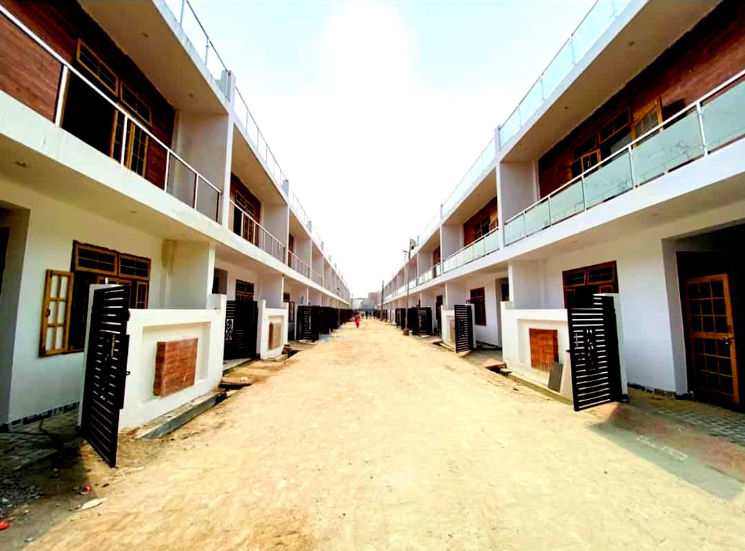 READY TO MOVE 3BHK LUXURY ROW HOUSE AT NILMATHA NEAR SHAHEED PATH