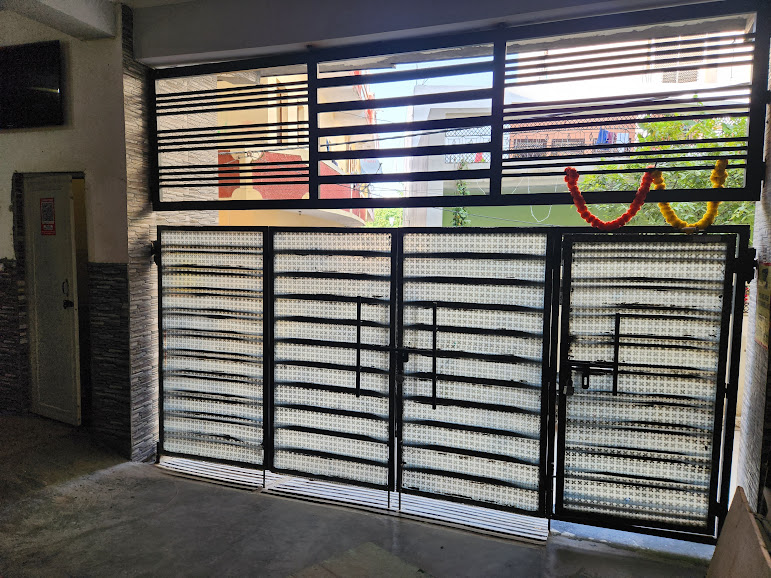 2 Bedroom builder Floor in Hardik tower, Sector-53, Noida