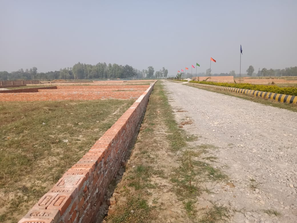 Plot @600 Raibareli rd highway