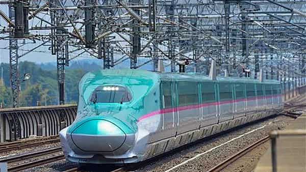 Bullet train between Delhi to Varanasi to cover 784 Km in 2 hours 40 min