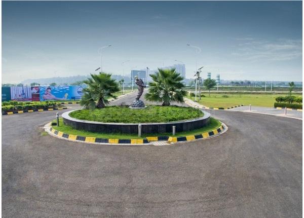 A LIFESTYLE CONCEPT - GREENBAY GOLF VILLAGE