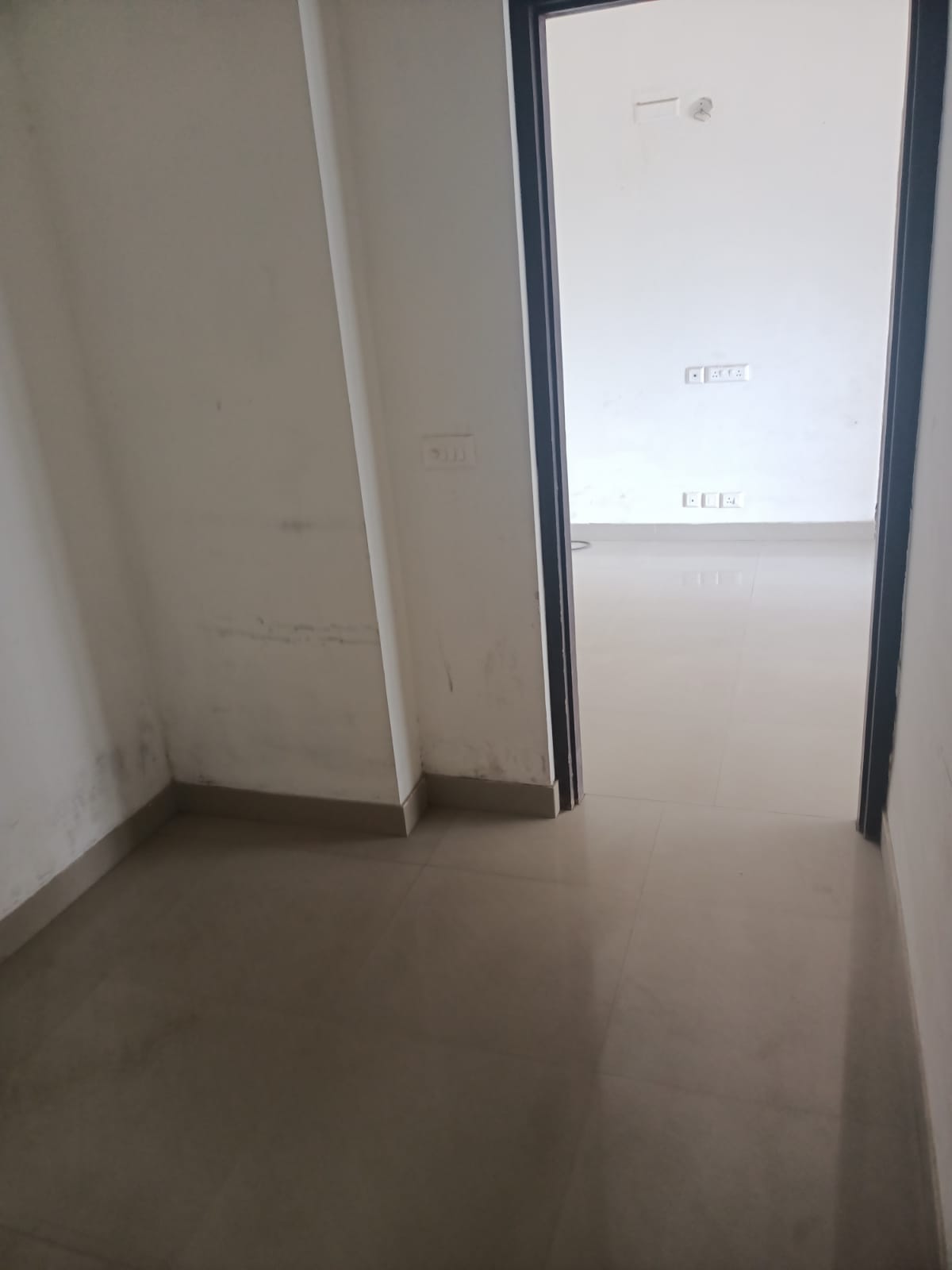2 BHK Residential Flat For Sale in La Palacia, Greater Noida West