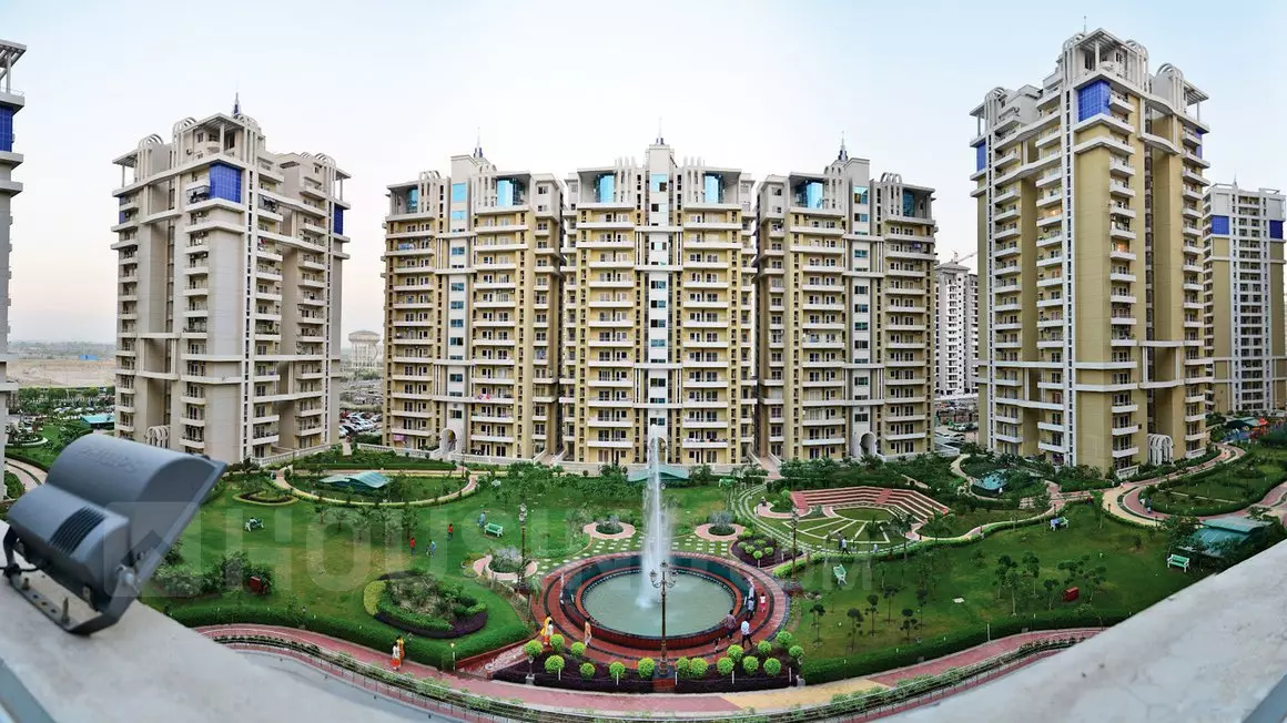 3BHK SERVANT READY TO MOVE IN FLAT AVAILABLE FOR SALE SECTOR 137 
