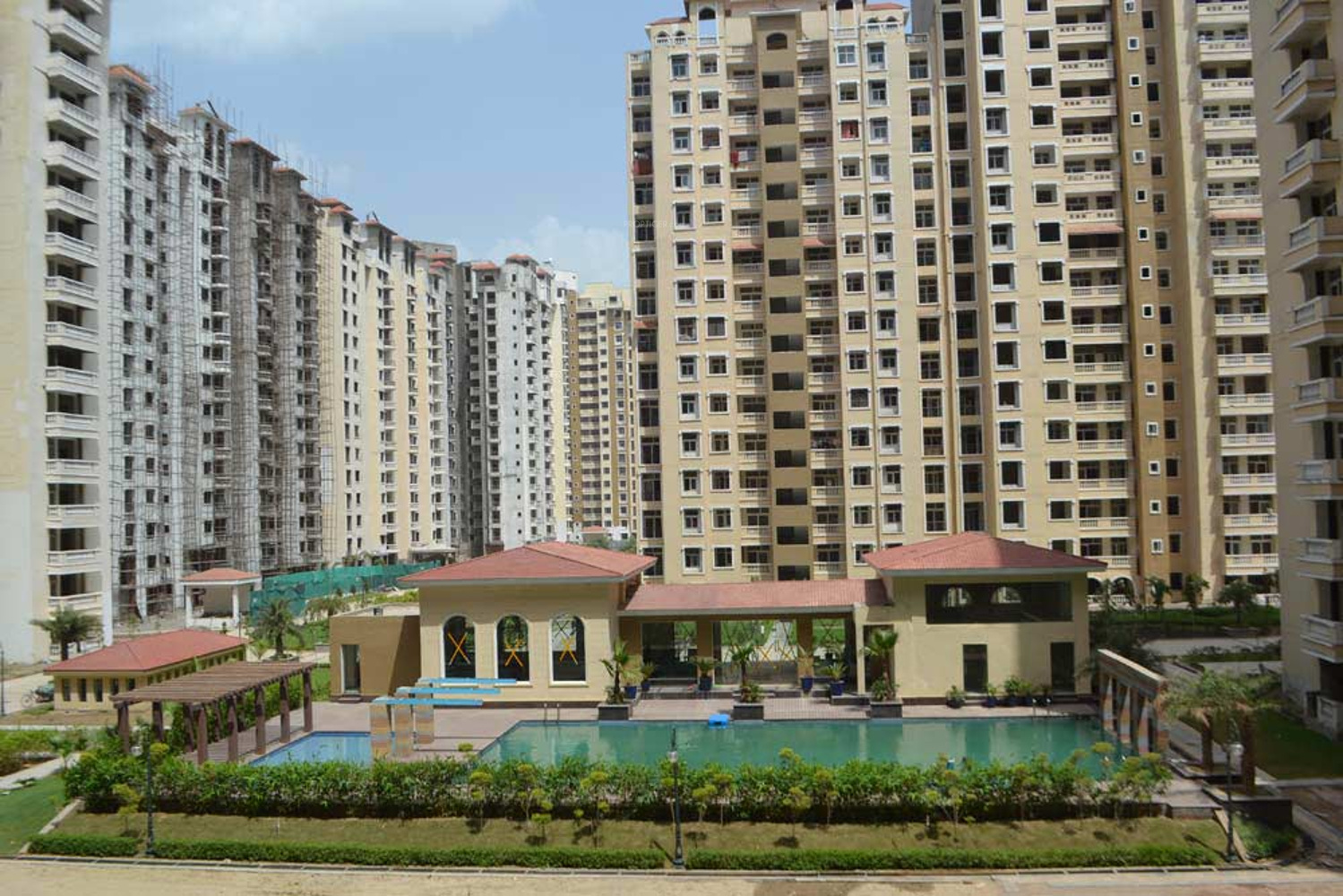 READY TO MOVE 2BHK IN SECTOR 76 NOIDA