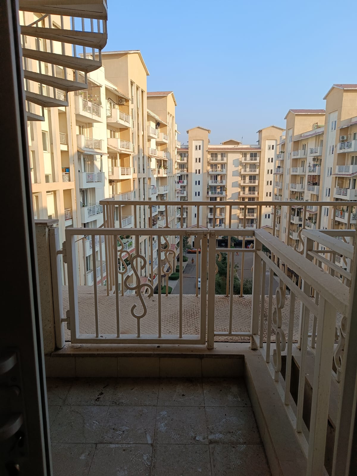 4 Bedroom ready to move Apartment for sale in Emaar Palm Hills , Gurgaon