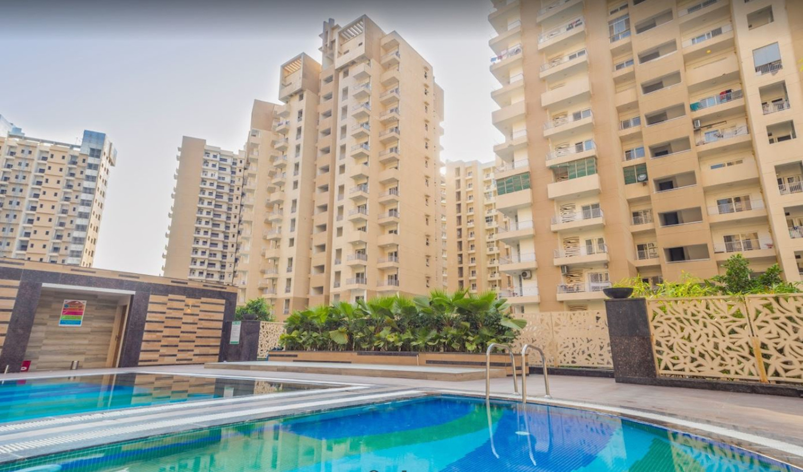 READY TO MOVE 3BHK FLAT FOR SALE AT NOIDA EXPRESSWAY