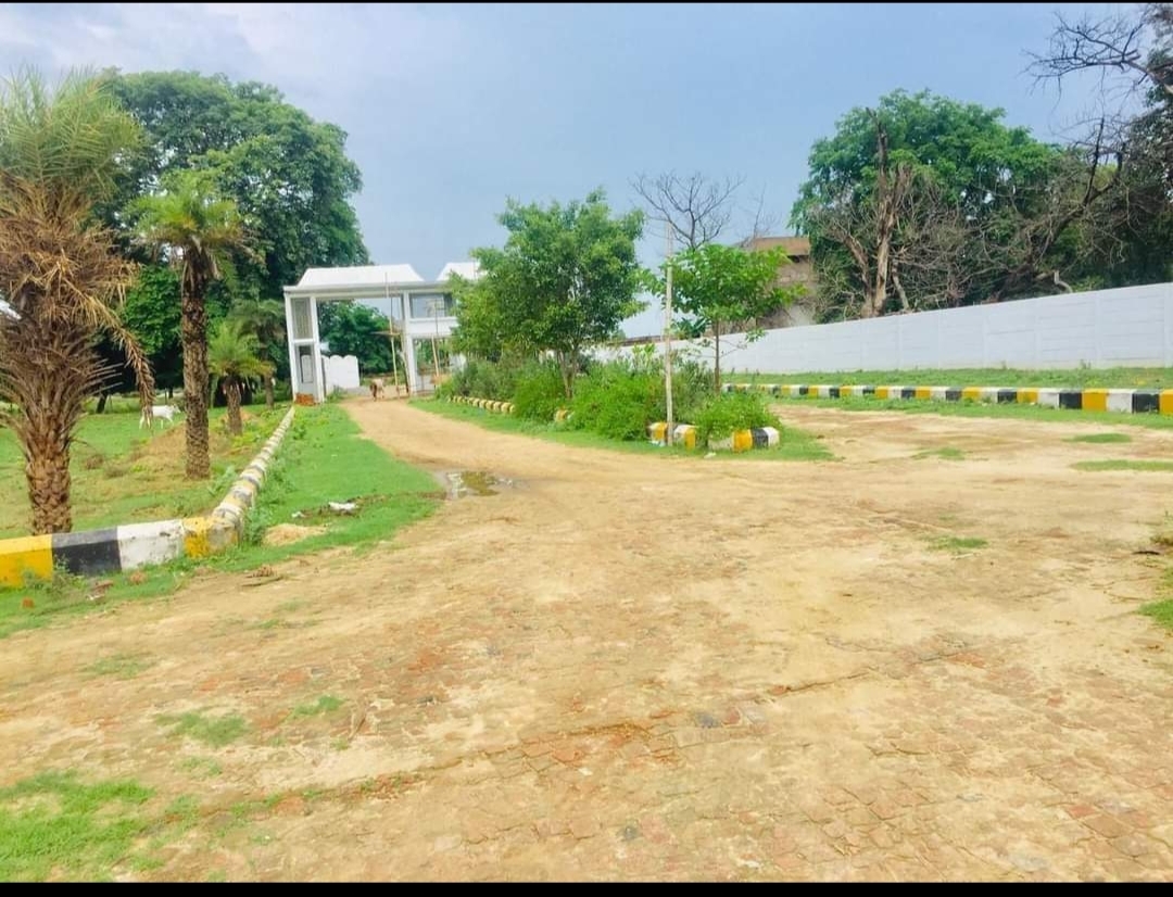 Plot For Sale at Gomti Nagar Extension Only 1999 rs per Sq Ft 