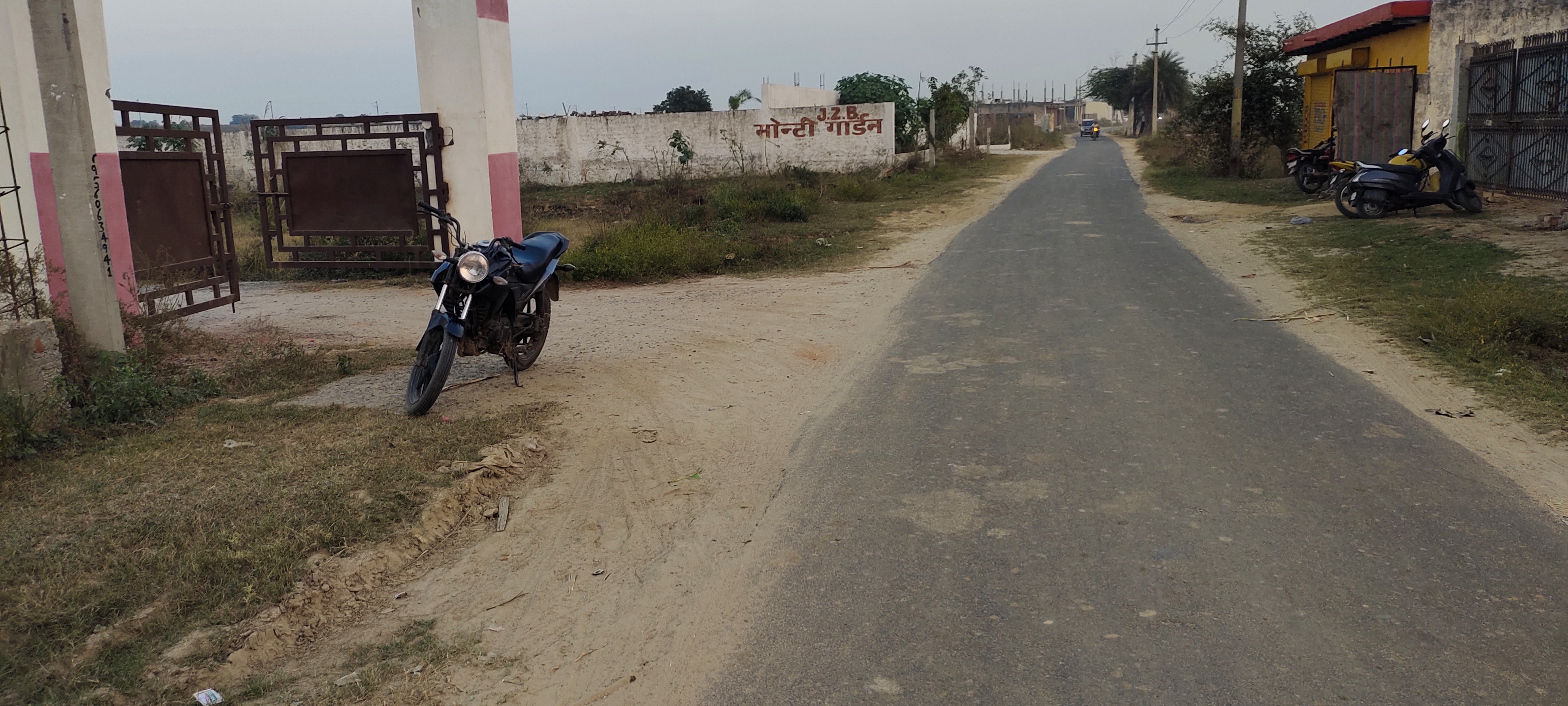 150 sq ft free hold plot for sale in greater Noida, price 15 lakh 