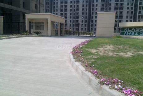 READY TO MOVE 3BHK APARTMENT FOR SALE AT NOIDA EXPRESSWAY SECTOR 134