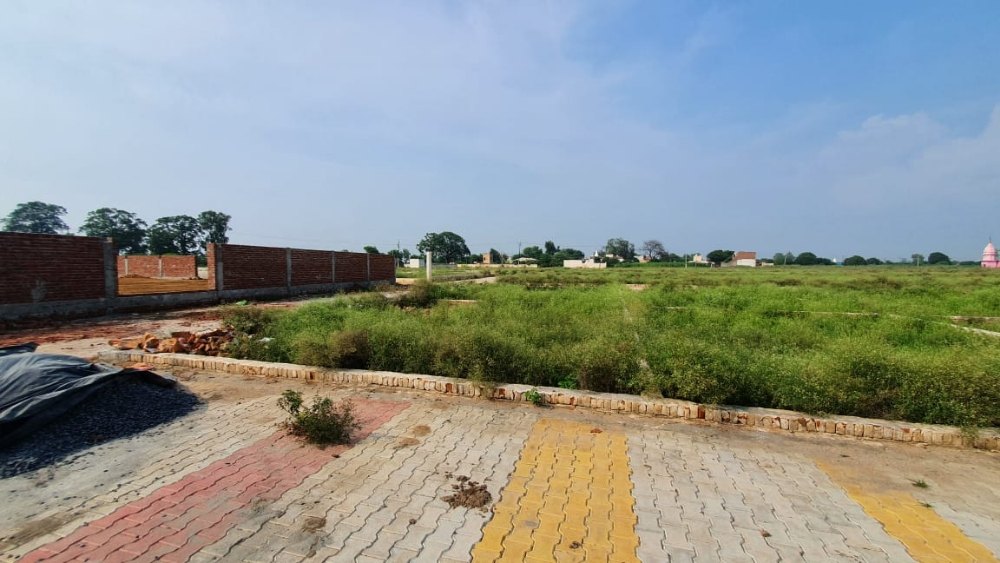 2 side opan plot for sale Yamuna Expressway Greater Noida